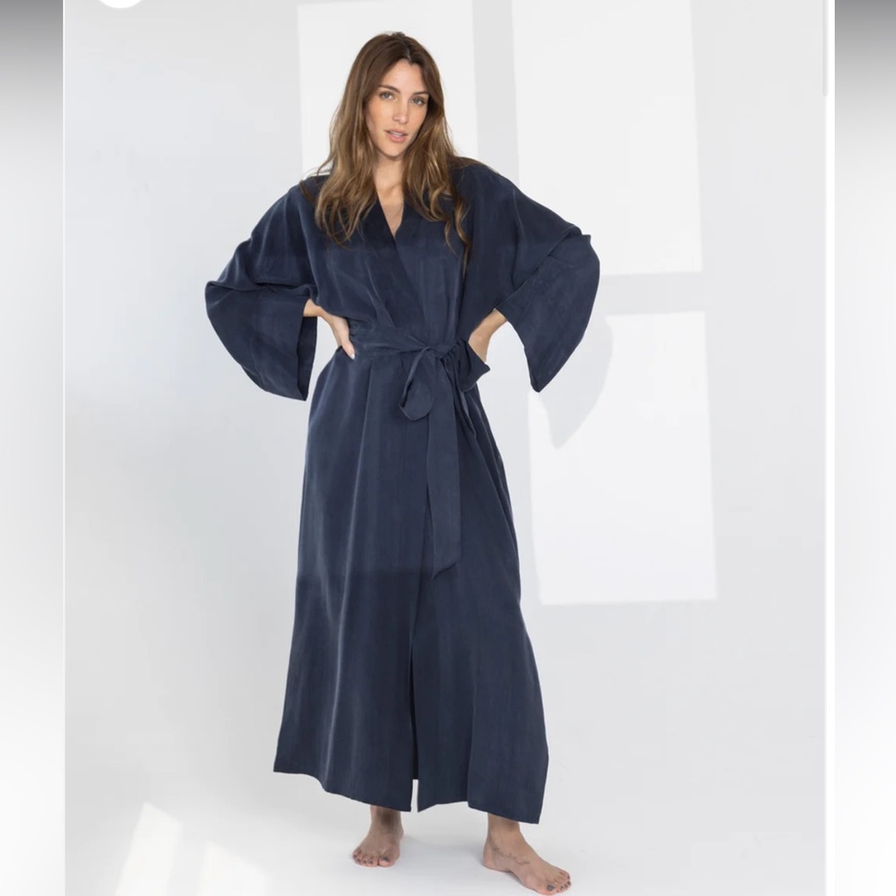 NWT NILUU MIDNIGHT BLUE WOMEN KIMONO ROBE one size